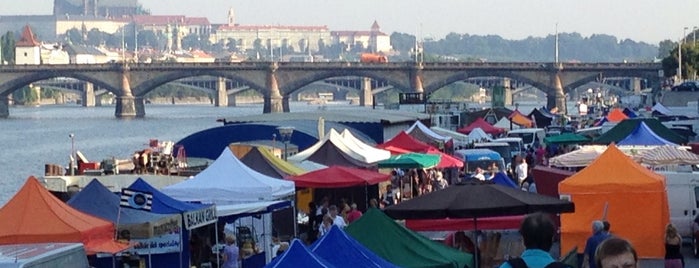 Farmářské trhy Náplavka is one of Prag.