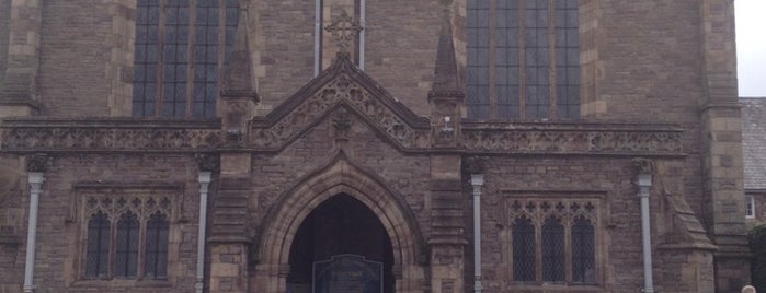 Tithe Barn is one of landmarks.