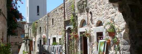 Chios Island is one of Tempat yang Disukai gülşah.