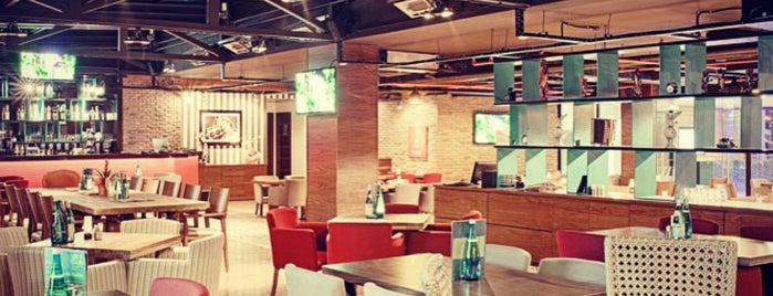 Manji Cafe & Restaurant is one of สถานที่ที่บันทึกไว้ของ Efnan.
