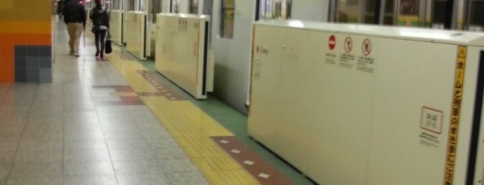 Shin Sapporo Station (T19) is one of 札幌市営地下鉄 Sapporo City Subway.
