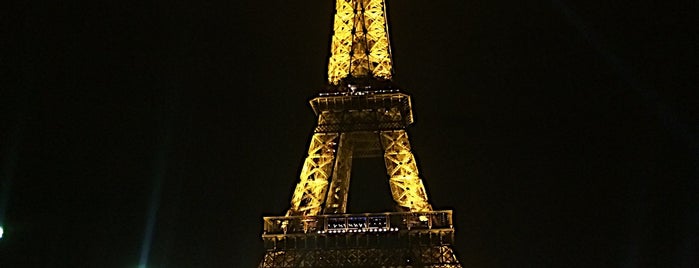 Torre Eiffel is one of Posti che sono piaciuti a Caroline.