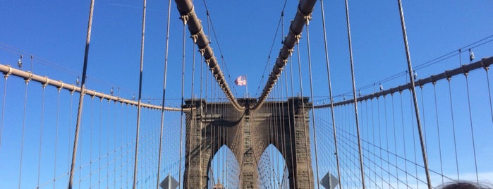 Puente de Brooklyn is one of Lugares favoritos de Caroline.