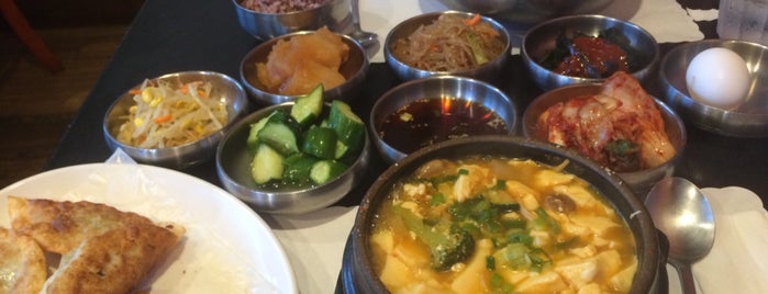 So Gong Dong Tofu House is one of Carolineさんのお気に入りスポット.