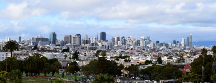 Mission Dolores Park is one of Carolineさんのお気に入りスポット.