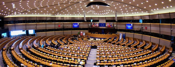 European Parliament Hemicycle is one of Carolineさんのお気に入りスポット.