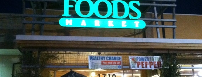 Whole Foods Market is one of Zoe: сохраненные места.