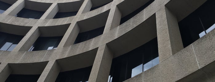 Hirshhorn Museum and Sculpture Garden is one of A'nın Beğendiği Mekanlar.