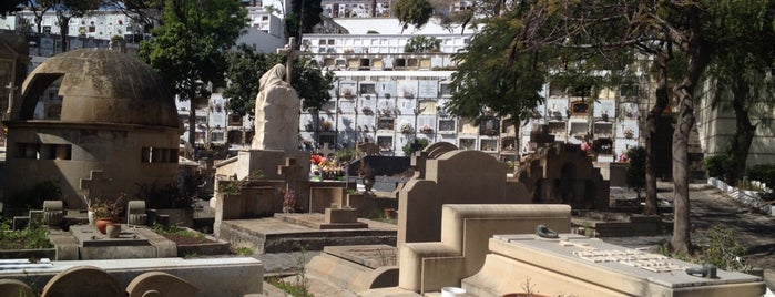 Cementerio Santa Lastenia is one of Sitio para pasarlo bien..