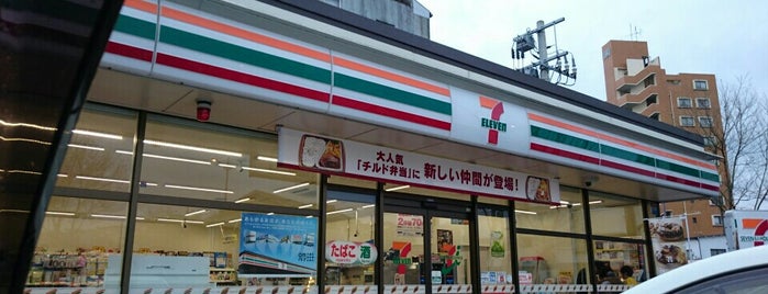セブンイレブン 鹿児島護国神社前店 is one of Locais curtidos por Sigeki.