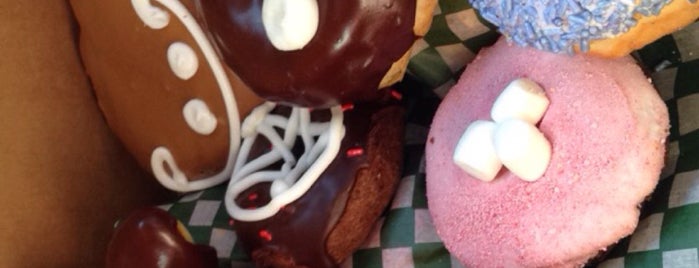 Voodoo Doughnut is one of Rowan’s Liked Places.