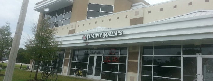 Jimmy John's is one of สถานที่ที่ Andrew ถูกใจ.