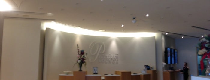 Plaza Premium Lounge (Domestic) is one of สถานที่ที่ Jess ถูกใจ.