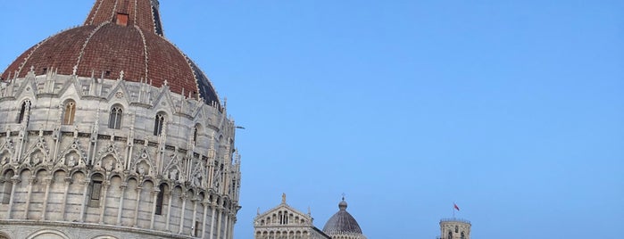 Torre de Pisa is one of italy.