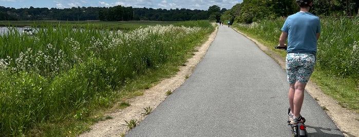 Neponset Park is one of parques.