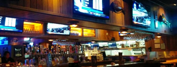 Miller's Ale House - Commack is one of Tempat yang Disukai Tina.