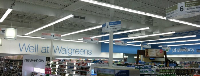 Walgreens is one of Lugares favoritos de Leilani.