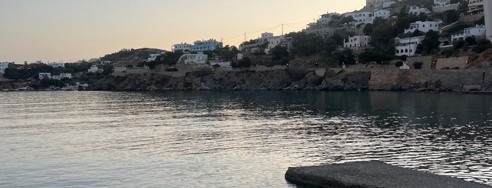 Vari Beach is one of Σύρος.