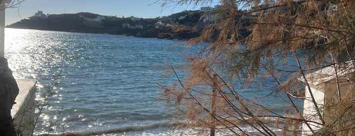 Vari Beach is one of Siros.