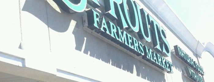 Sprouts Farmers Market is one of Locais curtidos por Heather.