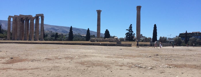 Temple of Olympian Zeus is one of สถานที่ที่ Silvia ถูกใจ.