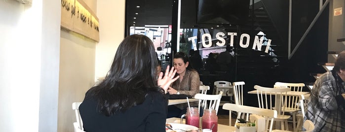 Tostoni Café is one of Lugares guardados de Mariana.