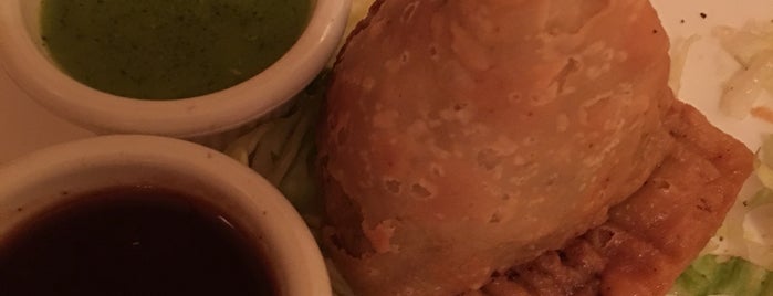 Rangoli Exquisite Indian Cuisine is one of Posti che sono piaciuti a Brett.