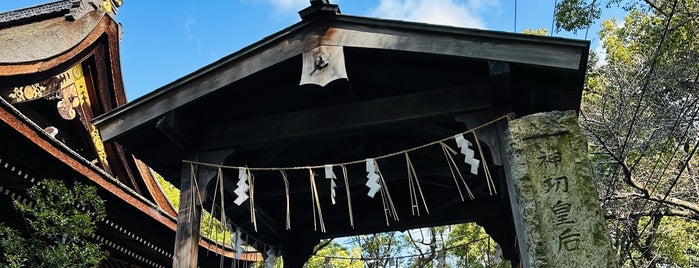 藤森神社 is one of 京都十六社.