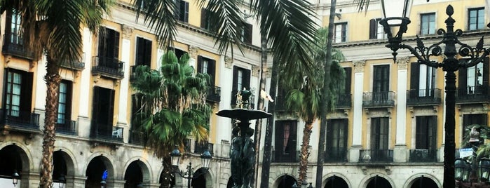 Plaça Reial is one of Montserrat'ın Kaydettiği Mekanlar.