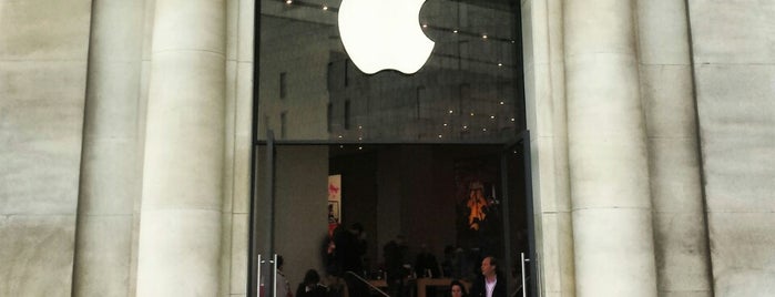 Apple Passeig de Gràcia is one of Montserratさんのお気に入りスポット.