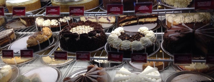 The Cheesecake Factory is one of Lieux qui ont plu à Chyrell.