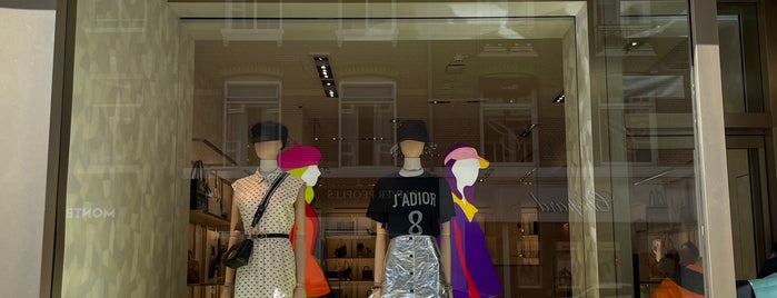 Dior is one of Posti che sono piaciuti a Remco.