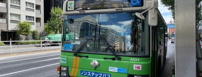 新宿一丁目北(元厚生年金会館前)バス停 is one of バス停.