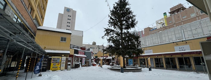 パサージュ広場 is one of 駅の近く.