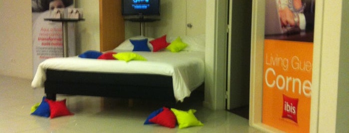 Hotel Ibis is one of Posti che sono piaciuti a Claudia.