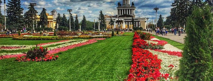 (VDNH) Centro Panruso de Exposiciones is one of Lugares favoritos de Ася.