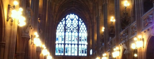 The John Rylands Library is one of Manchespool.
