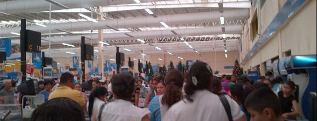 Walmart - Soyapango is one of Supermercados Y Ferreterias.