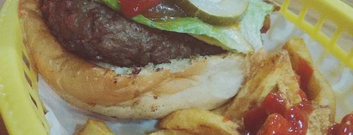 Bistró Burger is one of COMER EN MCBO.