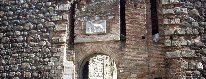 Castello - Rocha magna is one of Palazzolo da vedere.