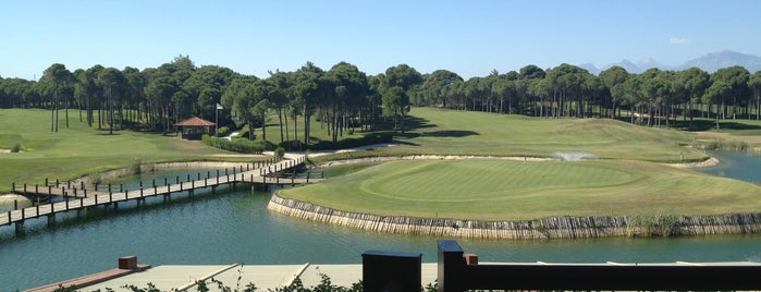 Sueno Hotels Golf is one of Merve'nin Kaydettiği Mekanlar.