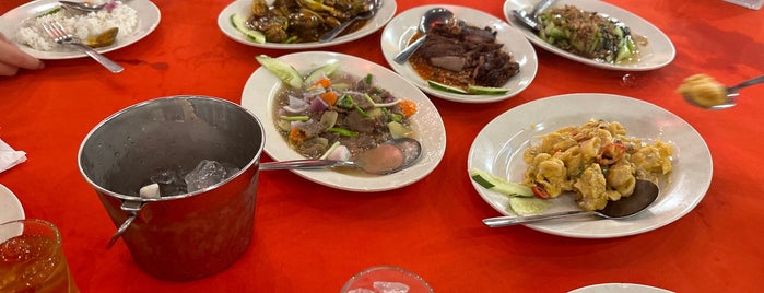 Putumayo Oriental Seafood Restaurant is one of Chinese Yumms.