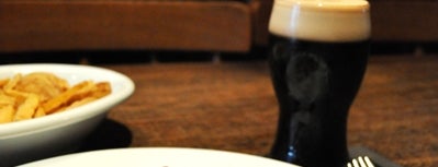 Mulligan Irish Pub is one of Lugares para ir em POA.