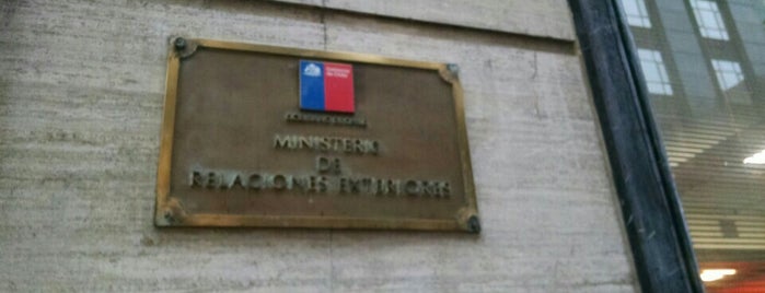 Departamento de Legalizaciones del Ministerio de Relaciones Exteriores is one of Lugares favoritos de Cristian.