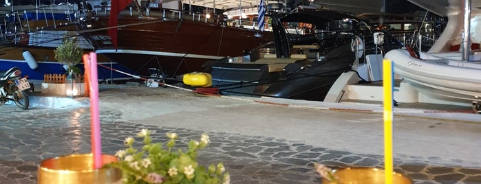 LOS Simi - Art Yacht Club is one of Spiridoula'nın Kaydettiği Mekanlar.