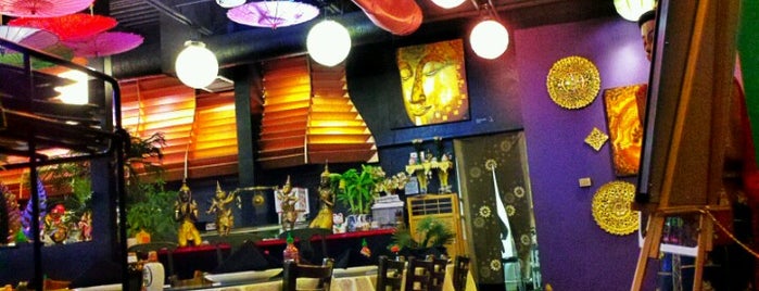 Jasmine Thai & Sushi House is one of สถานที่ที่ carrie ถูกใจ.