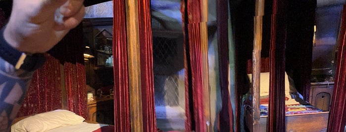 Gryffindor Boys' Dormitory is one of Must-go theme parks.