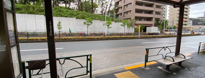 甘泉園公園前バス停 is one of 池86出入-1 早稲田ー池袋駅東口.