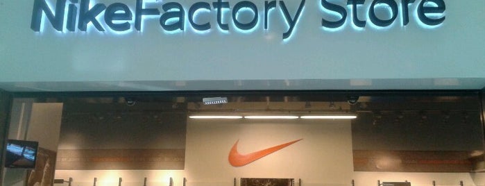 Nike Factory Store is one of Tempat yang Disukai Jaqueline.