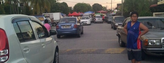 Tuesday Pasar Malam Taman Mengkuang is one of Tempat yang Disimpan ꌅꁲꉣꂑꌚꁴꁲ꒒.